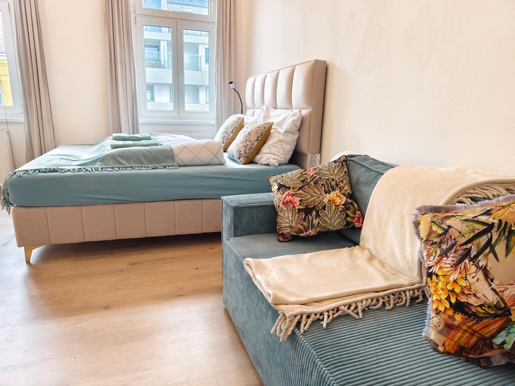 The Mint Apartment - Schoenbrunn Palace Wina Bagian luar foto